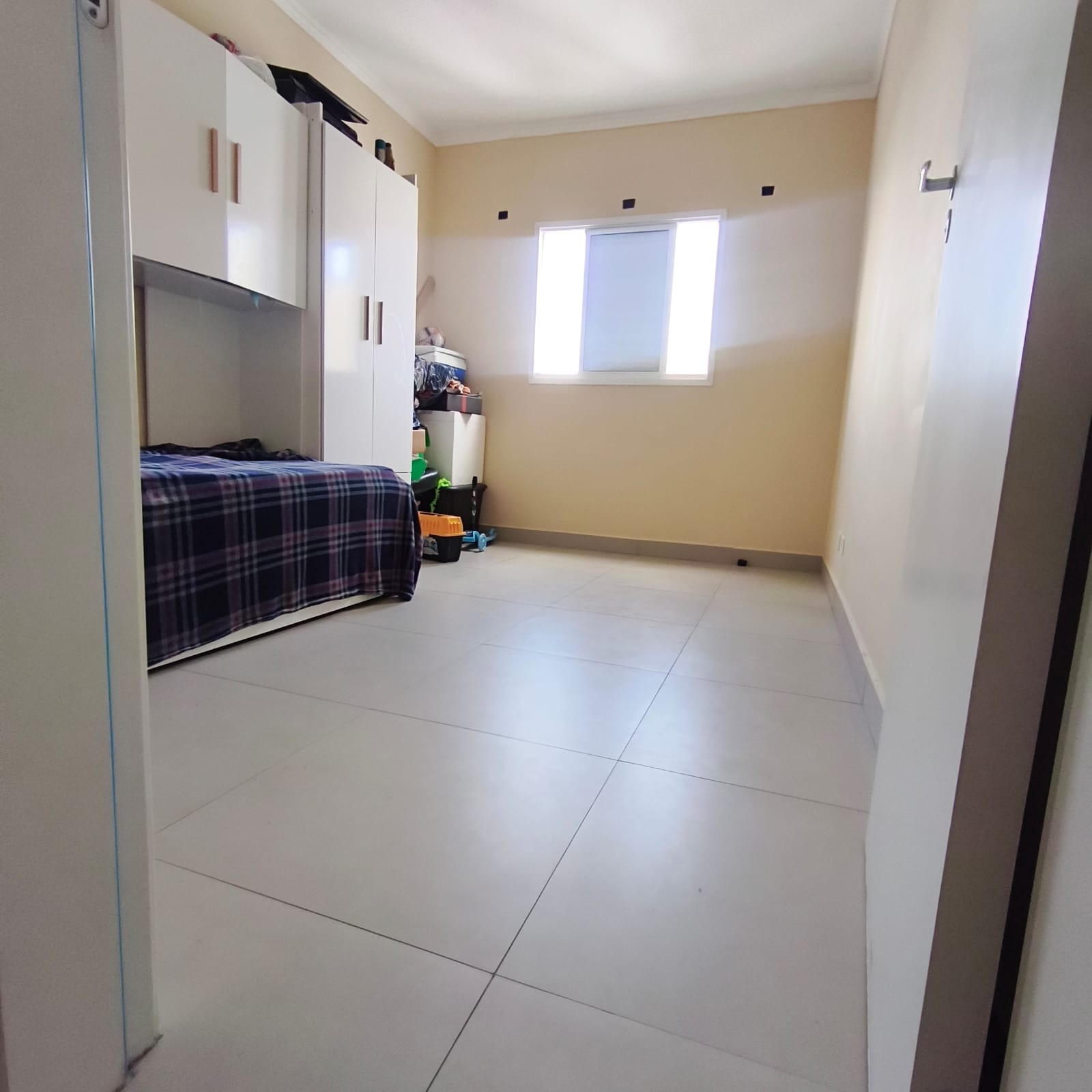 Dormitório — ângulo 2 no Residencial Tangará em Jacareí - foto 13